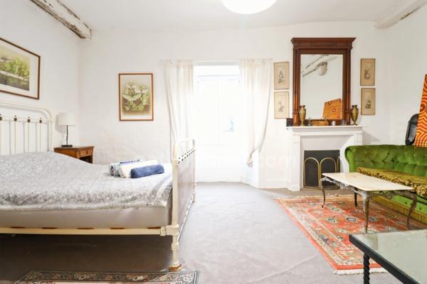 Maison de charme de 104 m² - 4 pièces - 3 chambres ave cour et garage - MAGNAC LAVAL (87)