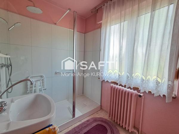 Pavillon plan pied surélevé avec sous sol complet