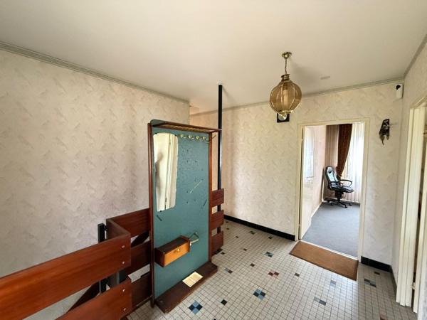 Pavillon plan pied surélevé avec sous sol complet