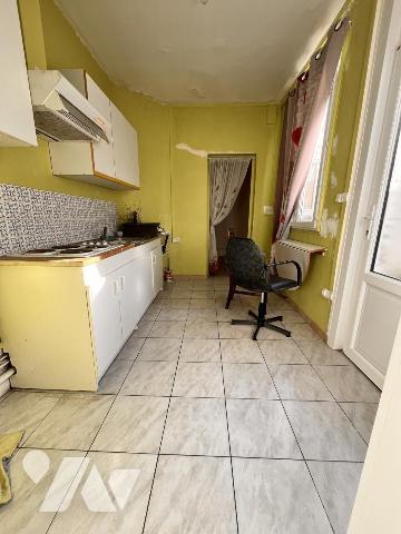 Proche centre-ville et voies rapides - immeuble comprenant 3 appartements 