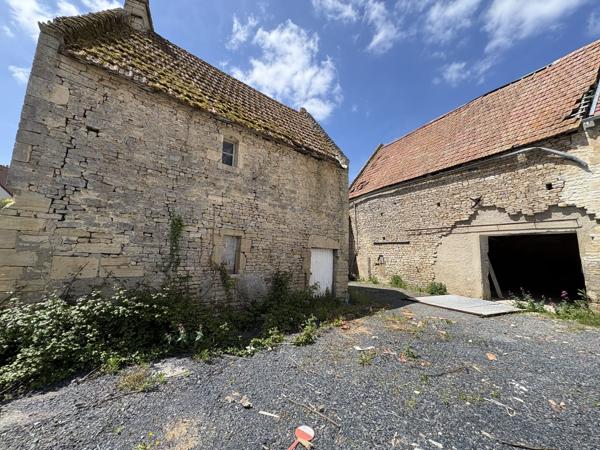 Grange à aménager 140m2 + dépendance 25m2