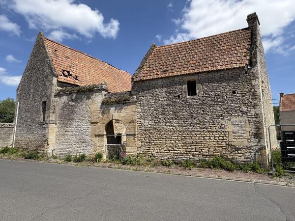 Grange à aménager 140m2 + dépendance 25m2