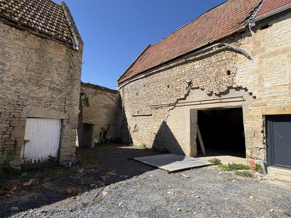 Grange à aménager 140m2 + dépendance 25m2
