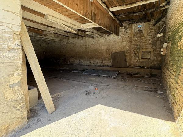 Grange à aménager 140m2 + dépendance 25m2