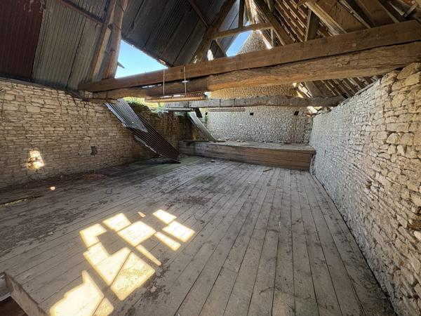 Grange à aménager 140m2 + dépendance 25m2
