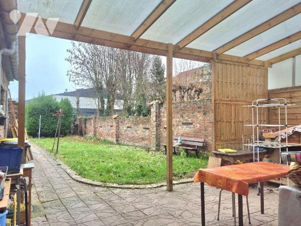 Charmante maison de ville des années 1930, alliant cachet de l'ancien et beaux volumes, située ...