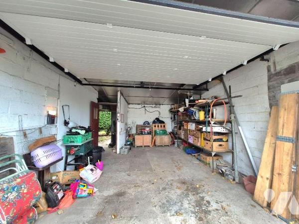 Charmante maison de ville des années 1930, alliant cachet de l'ancien et beaux volumes, située ...