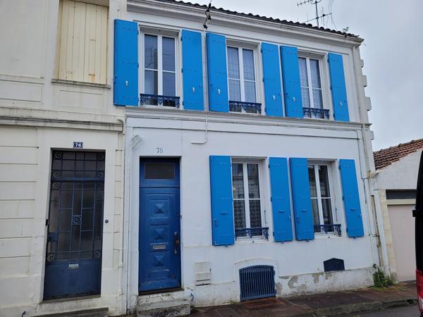 ROCHEFORT maison de ville à étage de 121 m² de type 3 avec jardin et dépendance de 35 m²