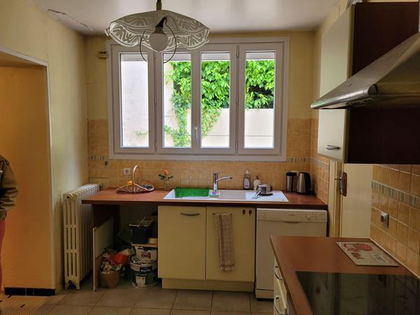 ROCHEFORT maison de ville à étage de 121 m² de type 3 avec jardin et dépendance de 35 m²