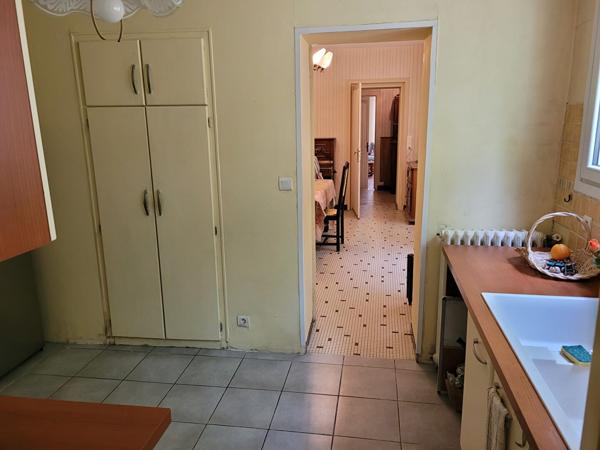 ROCHEFORT maison de ville à étage de 121 m² de type 3 avec jardin et dépendance de 35 m²