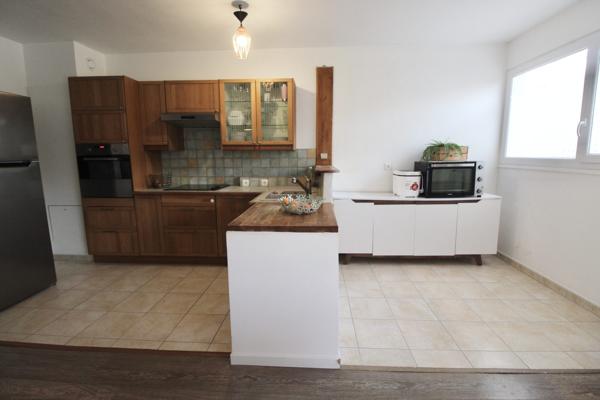 Appartement F3 de 73,96 m2 avec terrasse et place de parking en sous-sol