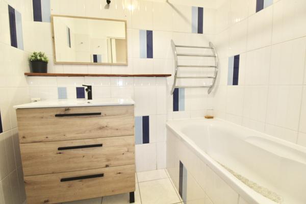 Appartement F3 de 73,96 m2 avec terrasse et place de parking en sous-sol