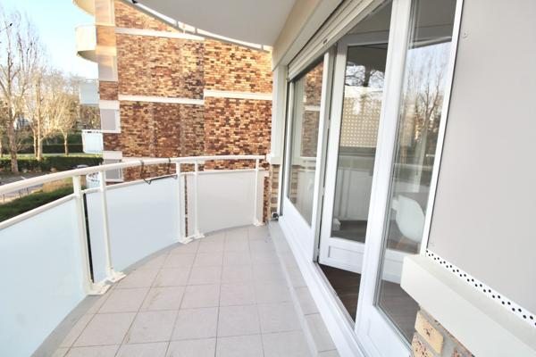 Appartement F3 de 73,96 m2 avec terrasse et place de parking en sous-sol