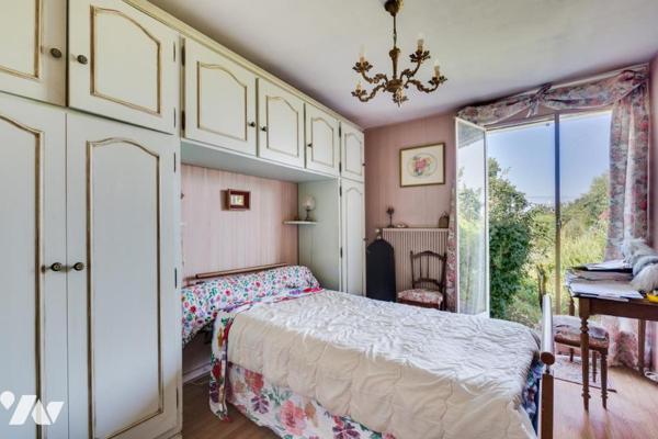 Petite maison à rénover au cœur du village