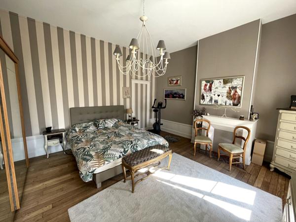 Maison Bourgeoise Saint-quentin 10 pièces 320 m2