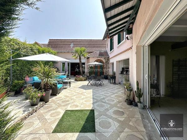 Vente Maison 8 pièces 308 m2 à Roanne