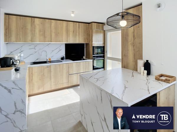 FRONTONAS - GRAND T3 AVEC TERRASSE - GARAGE FERME - PLACE DE PARKING