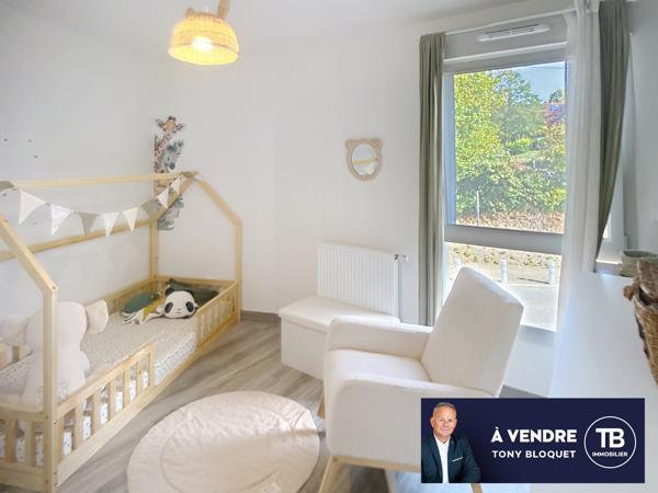 FRONTONAS - GRAND T3 AVEC TERRASSE - GARAGE FERME - PLACE DE PARKING