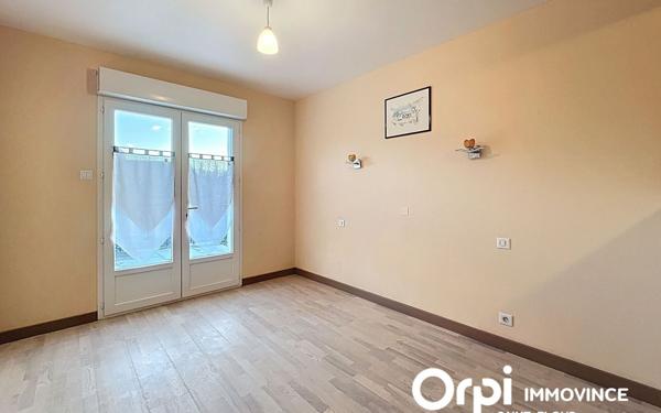 Immeuble à vendre    6 pièces • 88 m2 Neuvéglise