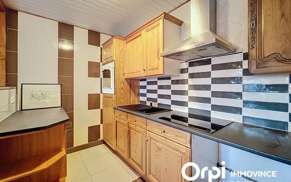 Immeuble à vendre    6 pièces • 88 m2 Neuvéglise