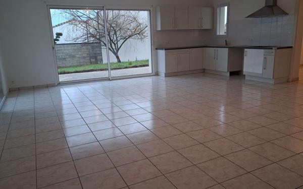 Maison à louer    4 pièces •  Étaules