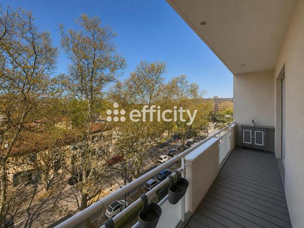 Appartement
         5 pièces
        - 85 m² Exclusivité 298 000 € *