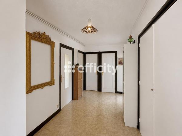 Appartement
         5 pièces
        - 85 m² Exclusivité 298 000 € *