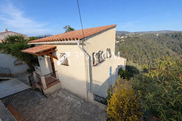 Maison
                                                                                                                                                                                                                                                                                                                        5 pièce(s)                                                                                                                                                                                                          3 chambre(s)                                                                                                                                                                                                          141  m²