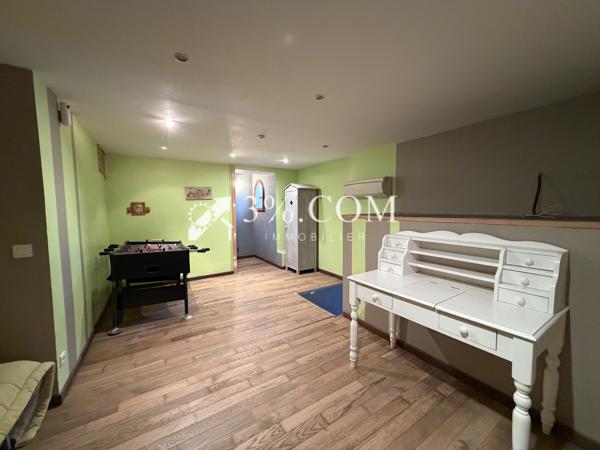 Maison
                                                                                                                                                                                                                                                                                                                        5 pièce(s)                                                                                                                                                                                                          3 chambre(s)                                                                                                                                                                                                          141  m²