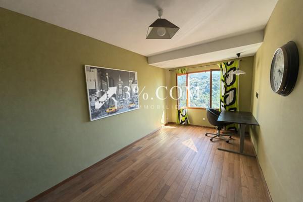 Maison
                                                                                                                                                                                                                                                                                                                        5 pièce(s)                                                                                                                                                                                                          3 chambre(s)                                                                                                                                                                                                          141  m²