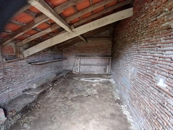 Maison de village avec dépendances, terrain clos et fort potentiel