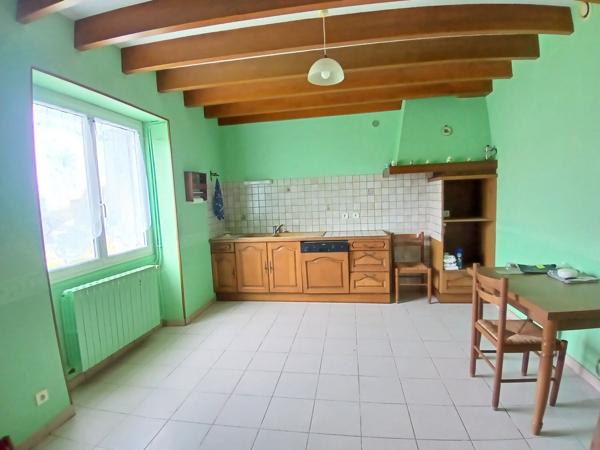 Maison de village avec dépendances, terrain clos et fort potentiel