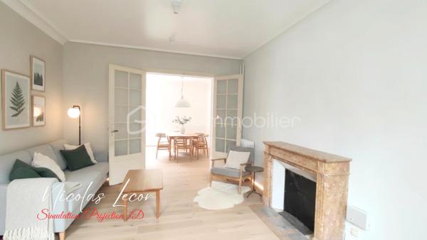 Découvrez cette charmante maison de maître aux volumes généreux, offrant environ 210 m² habitables répartis sur trois niveaux, au cœur d'un environnement calme et verdoyant.

Dès l'entrée, vous serez séduits par les beaux volumes et le cachet préservé de la propriété : moulures, pièces lumineuses et circulation fluide.

Le rez-de-chaussée se compose d'une vaste entrée, d'un salon élégant, d'une salle à manger conviviale ouverte sur le jardin grâce à de larges ouvertures vitrées, ainsi que d'une cuisine aménagée et équipée.

Une seconde partie communicante complète ce niveau et offre de nombreuses possibilités : logement indépendant, activité libérale, accueil familial ou projet locatif. Elle comprend notamment une chambre, une salle de bains avec WC Hudson, un second wc indépendant, deux entrées indépendantes, coin débarras et un espace chaufferie.

À l'étage, vous trouverez plusieurs espaces nuit comprenant trois chambres dont deux suites parentale avec point d'eau privatif, un bureau ainsi qu'une salle d'eau récente avec WC.

Le dernier niveau accueille deux chambres supplémentaires et un WC avec lave-mains.

À l'extérieur, le terrain clos et arboré d'environ 2 700 m² constitue un véritable havre de paix. Vous profiterez d'un verger, de vignes, de kiwis et bien d'autres, d'un puits fonctionnel ainsi que d'un espace piscinable.

Les dépendances viennent compléter l'ensemble avec :

- Une grande dépendance servant actuellement de garage avec mezzanine de stockage 
- Un abri pour camping-car 
- Un carport 
- Deux caves

Côté prestations :

- Pompe à chaleur air/eau installée en 2023 sous contrat d'entretien 
- Ballon thermodynamique 
- Double vitrage PVC 
- Électricité entièrement refaite en 2026
- Tout-à-l'égout

Une propriété pleine de charme, parfaitement entretenue, offrant de multiples possibilités d'aménagement : grande maison familiale, projet intergénérationnel, activité professionnelle ou investissement locatif.