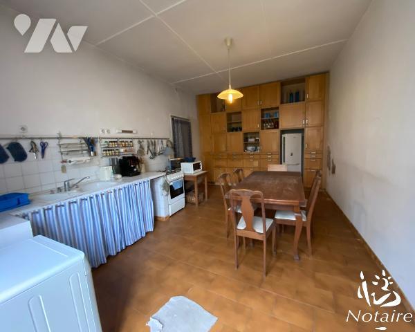 RENAGE, propriété à rénover de 303 m² avec dépendances sur un terrain de 972 m².