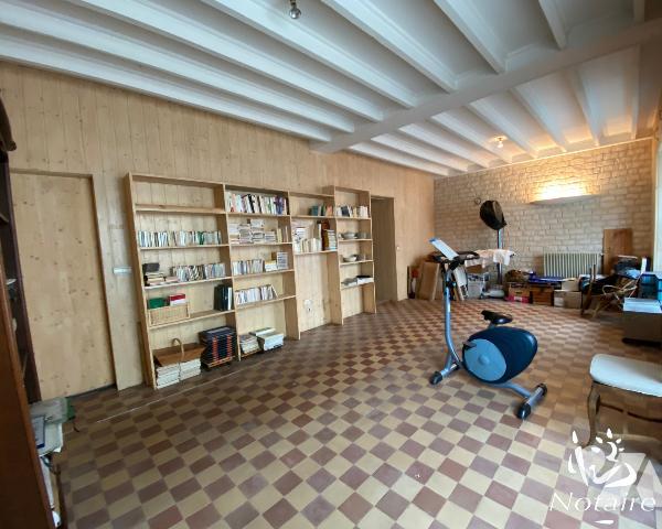 RENAGE, propriété à rénover de 303 m² avec dépendances sur un terrain de 972 m².