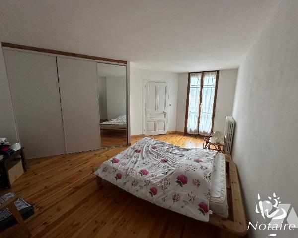 RENAGE, propriété à rénover de 303 m² avec dépendances sur un terrain de 972 m².