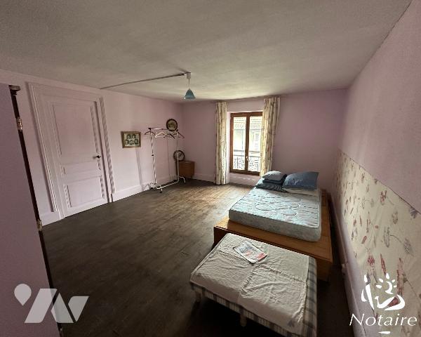 RENAGE, propriété à rénover de 303 m² avec dépendances sur un terrain de 972 m².