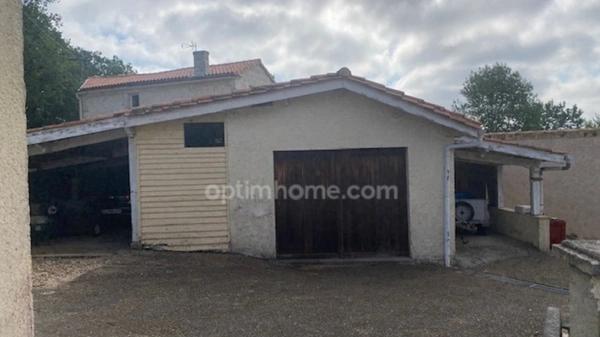 A Nersac,16, proche de toutes les commodités, maison à vendre prête à habiter, juste à rafraîchir.
