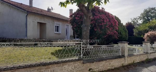 A Nersac,16, proche de toutes les commodités, maison à vendre prête à habiter, juste à rafraîchir.