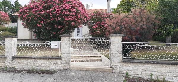 A Nersac,16, proche de toutes les commodités, maison à vendre prête à habiter, juste à rafraîchir.