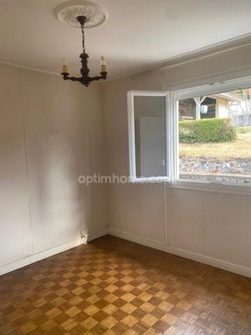 A Nersac,16, proche de toutes les commodités, maison à vendre prête à habiter, juste à rafraîchir.