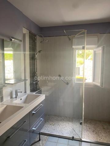 A Nersac,16, proche de toutes les commodités, maison à vendre prête à habiter, juste à rafraîchir.