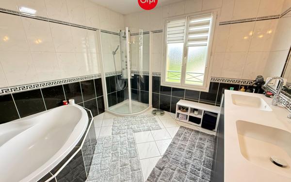 Maison à vendre    5 pièces •  Les Abrets