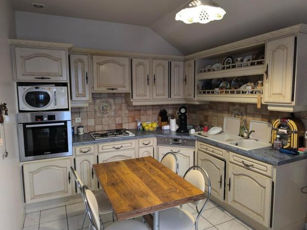 Maison avec jardin, terrasse et garage