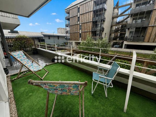 Appartement
         2 pièces
        - 43 m² Exclusivité 174 000 € *