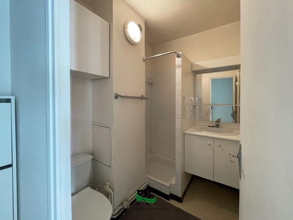 T1 bis 33 m² – Coin nuit séparé – DPE C – Parking sécurisé – Annecy Loverchy