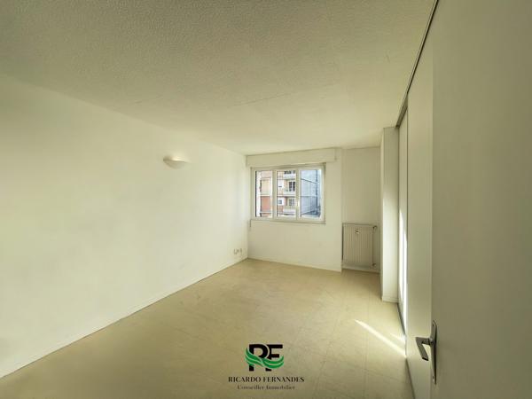 T1 bis 33 m² – Coin nuit séparé – DPE C – Parking sécurisé – Annecy Loverchy