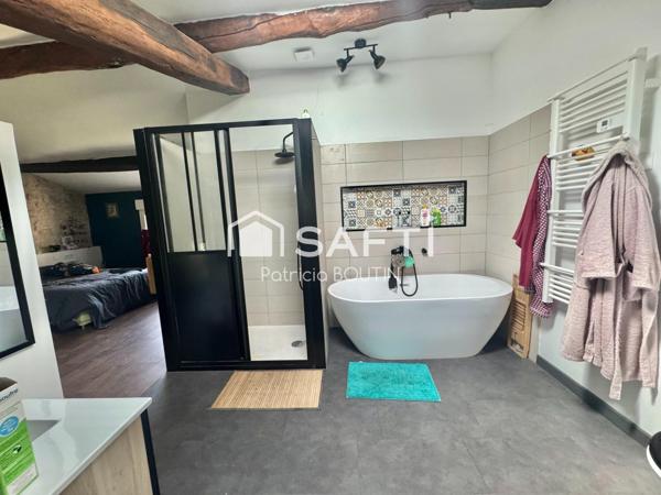 MAISON EN PIERRE 4 CHAMBRES ET DEPENDANCE A THORIGNE