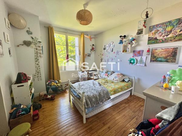 MAISON EN PIERRE 4 CHAMBRES ET DEPENDANCE A THORIGNE