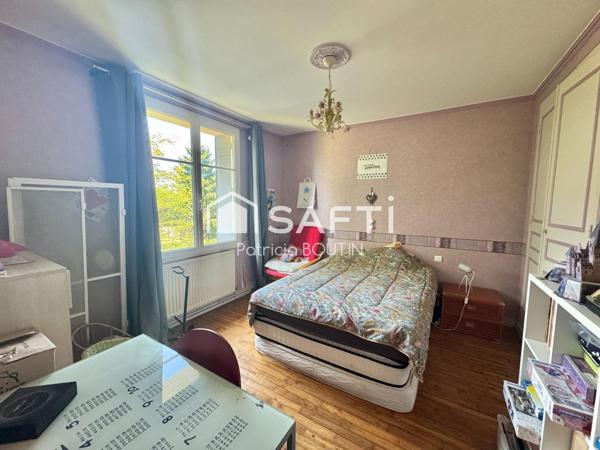 MAISON EN PIERRE 4 CHAMBRES ET DEPENDANCE A THORIGNE